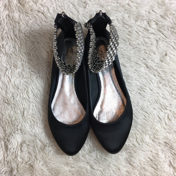 ZiGiny Hostile black flats faux diamond ankle band - Picture 3 of 13